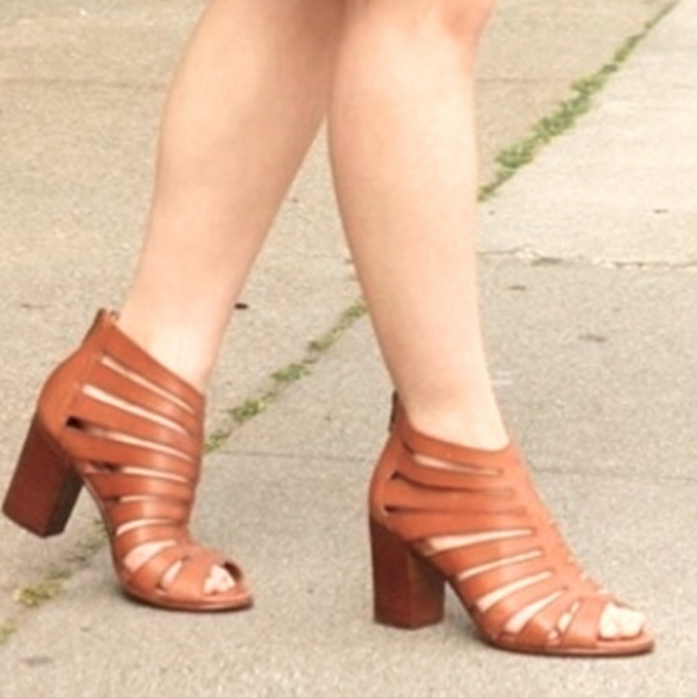 Steve Madden Vendetta Chesnut Slit Sandal Heels 8.5